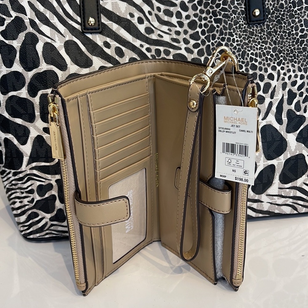 MICHAEL KORS LARGE DOUBLE ZIP WRISTLET WALLET PHONE CASE CLUTCH 
Camel Multi - Picture 5 of 16